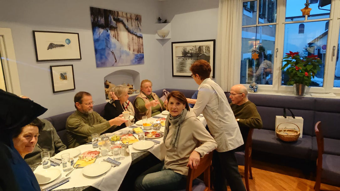 Das Team beim Weihnachtsfrühstück